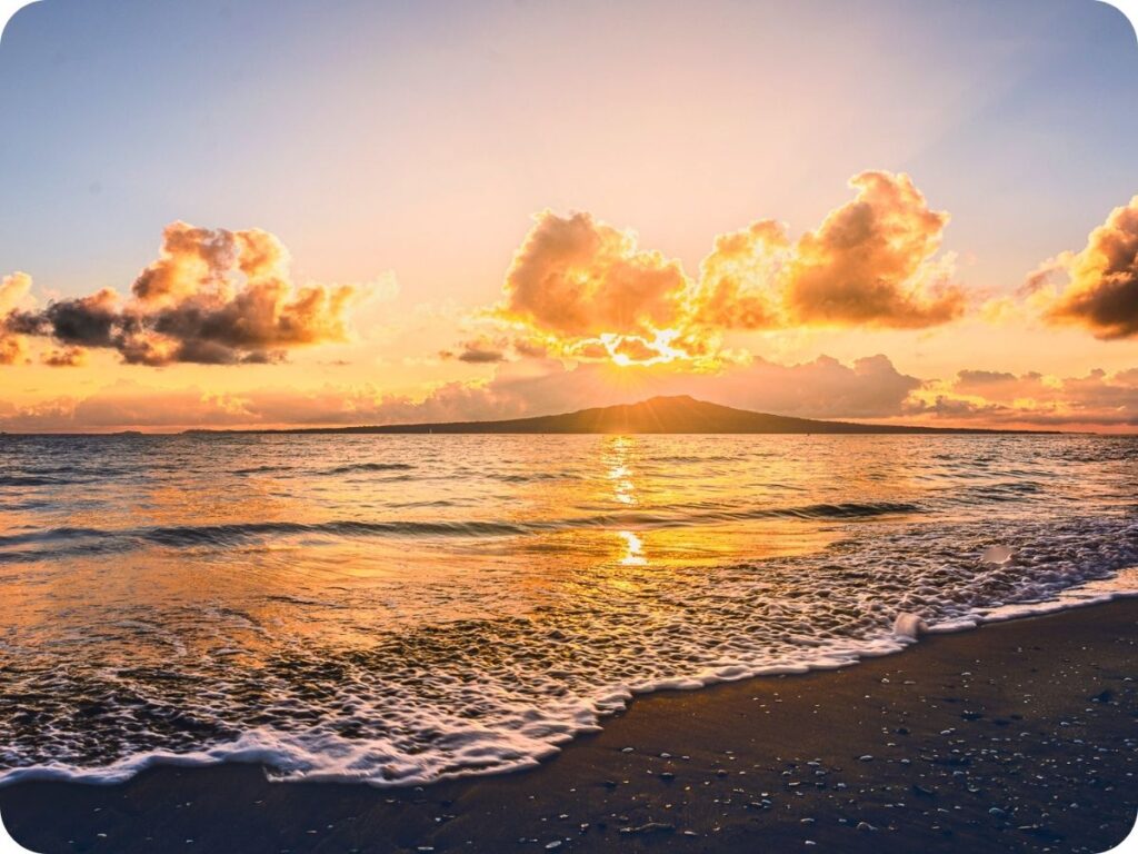 Free Things To Do In Auckland - Takapuna Beach